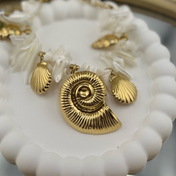 Seashell Statement Necklace – Stainless Steel PVD Gold Plated with Resin Accents - Picture 12 of 12
